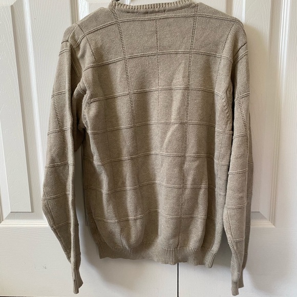 IZOD light brown crewneck - Picture 4 of 4